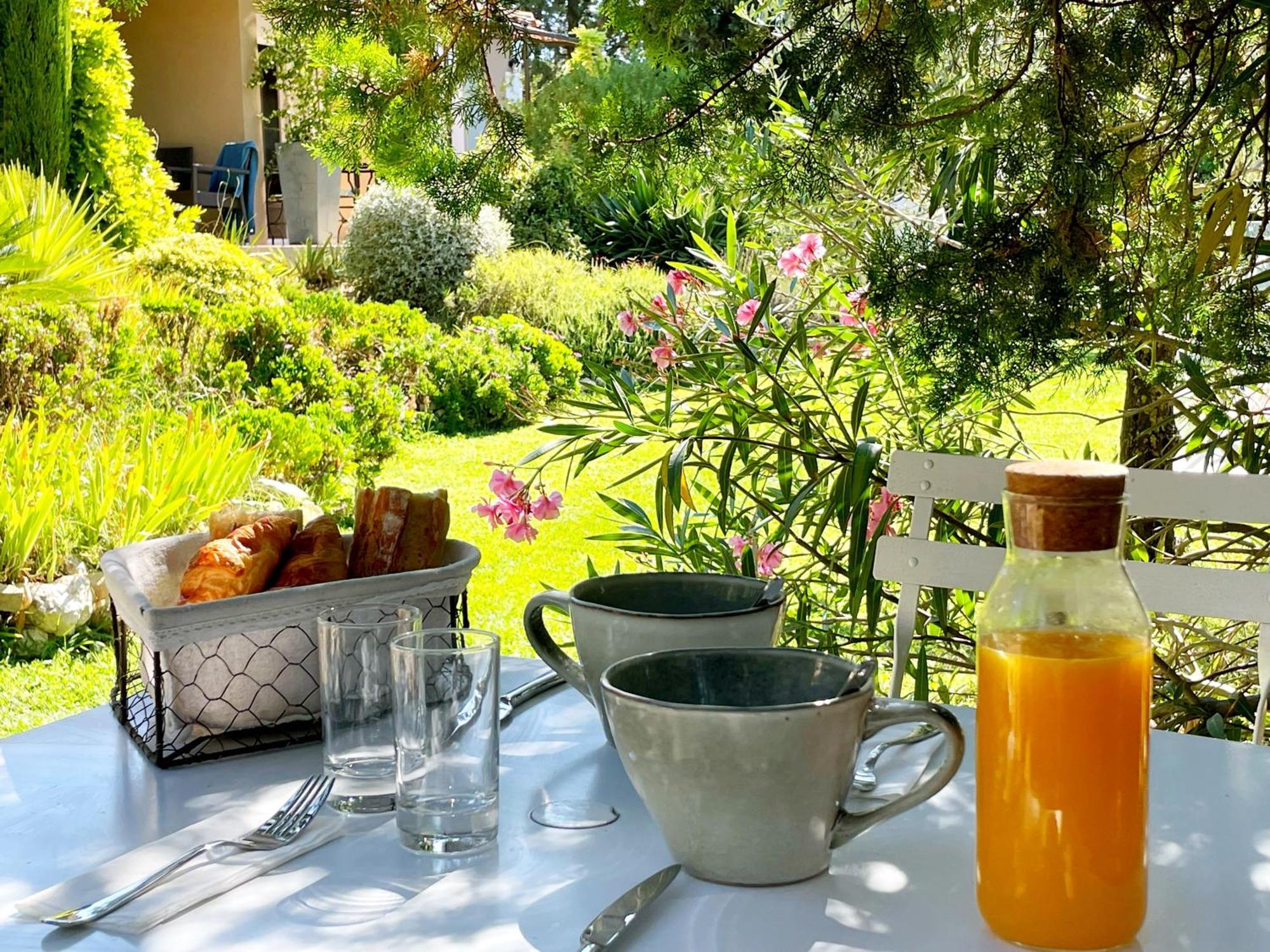 Mas Des Marguerites Bed and Breakfast Maussane les Alpilles Exteriör bild